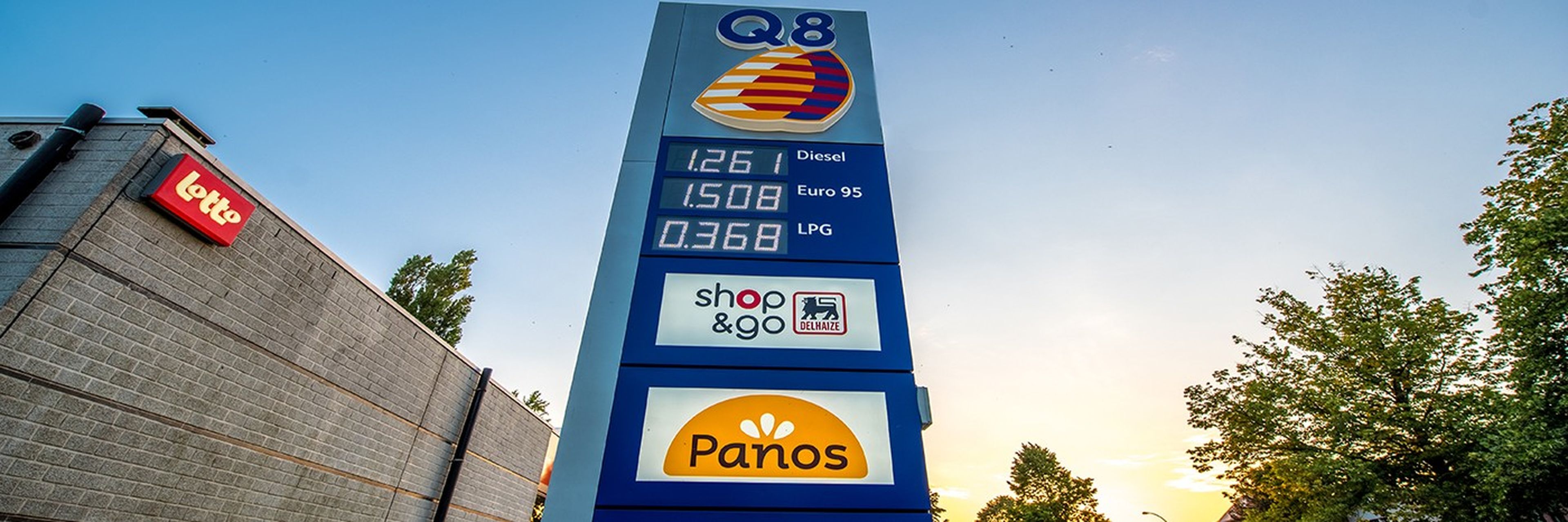 totem de prix à Q8.