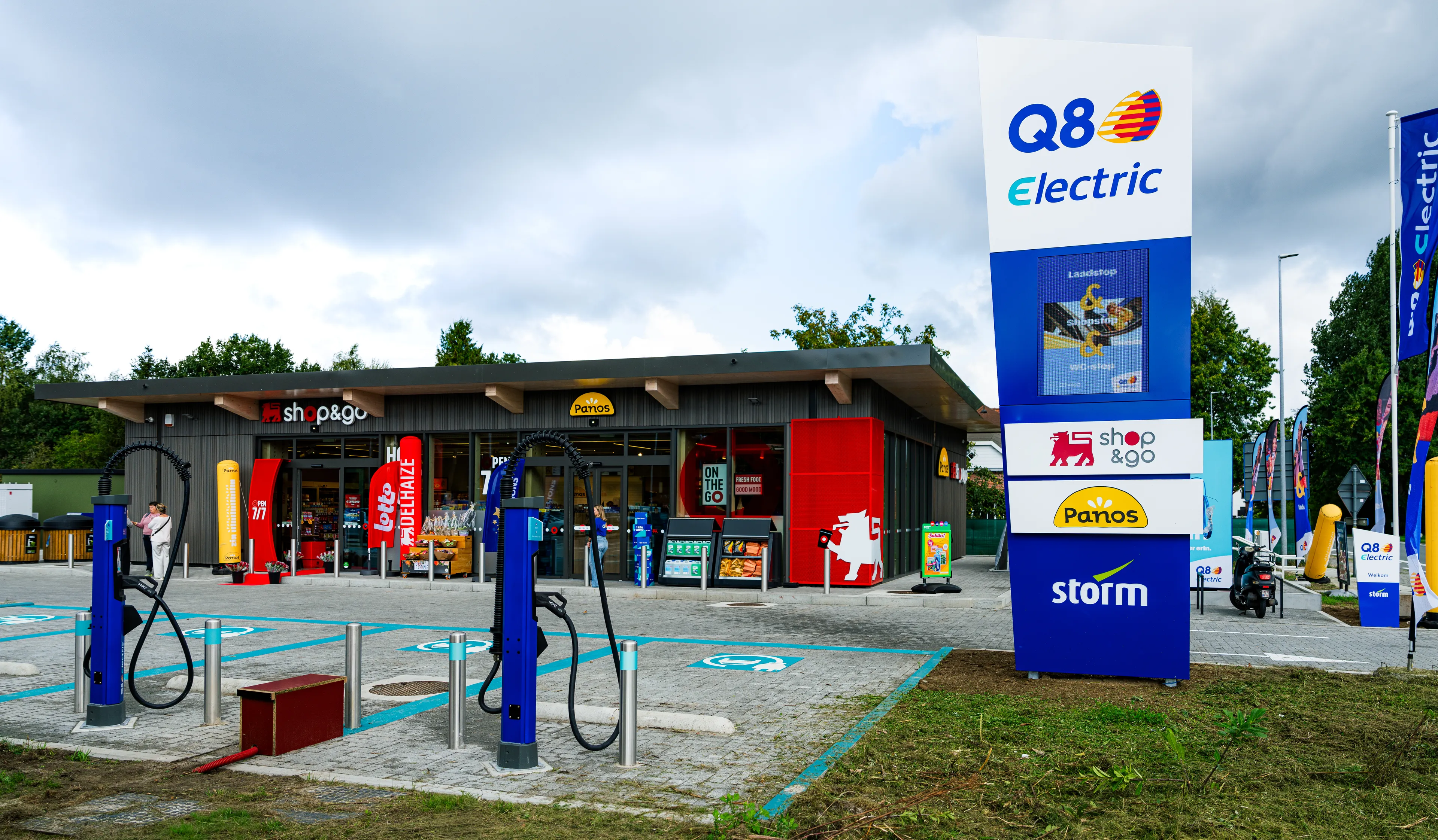 fast charging station & shop Stekene